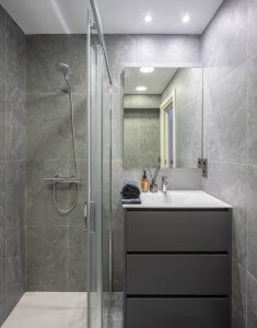baño reformado funcional reforma interiores nuevo diseño deba