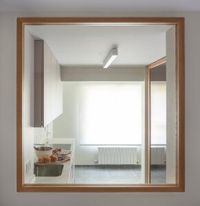 ventana en cocina luz a pasillo reforma interiores nuevo diseño deba