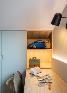 escritorio con almacenaje empotrado reforma interiores nuevo diseño deba